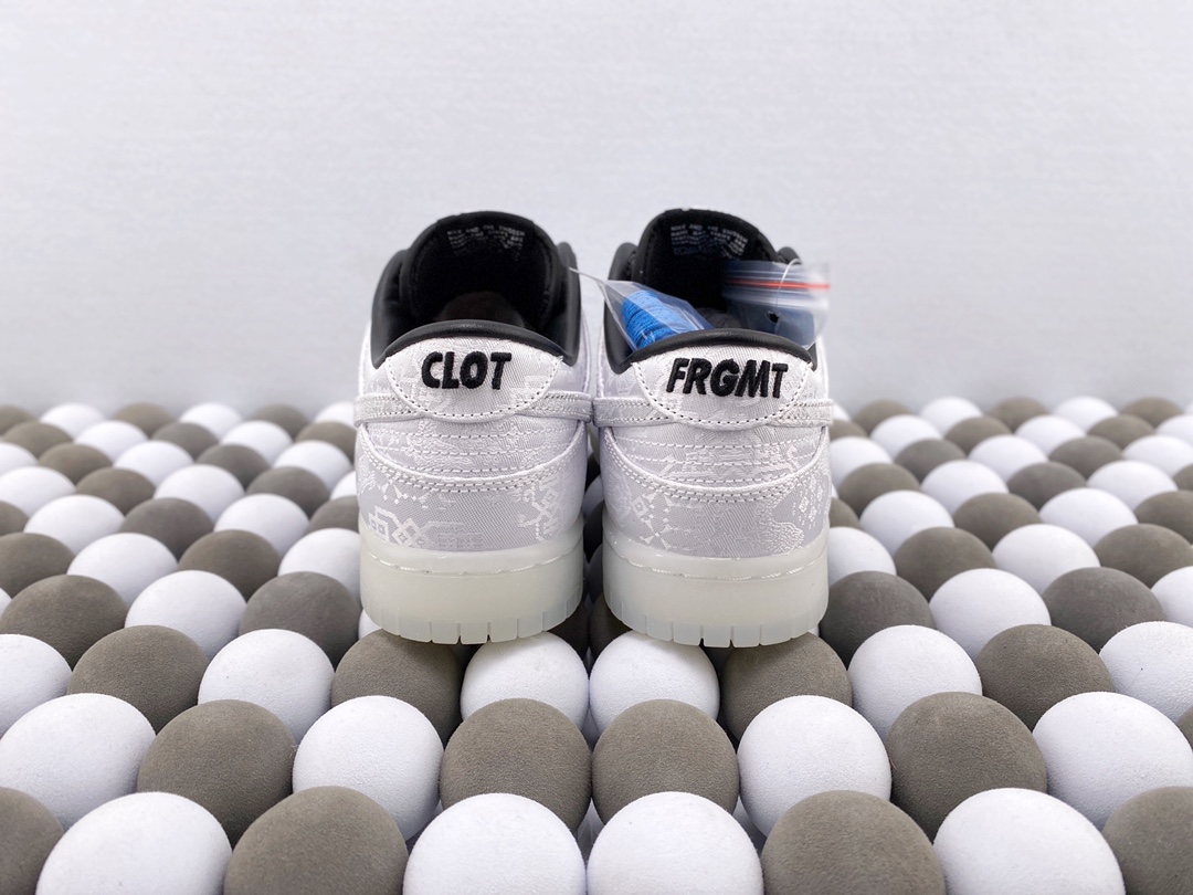 High-Quality Version Fragment Design × CLOT × Nike Dunk Low “White Silk” - 图片 6