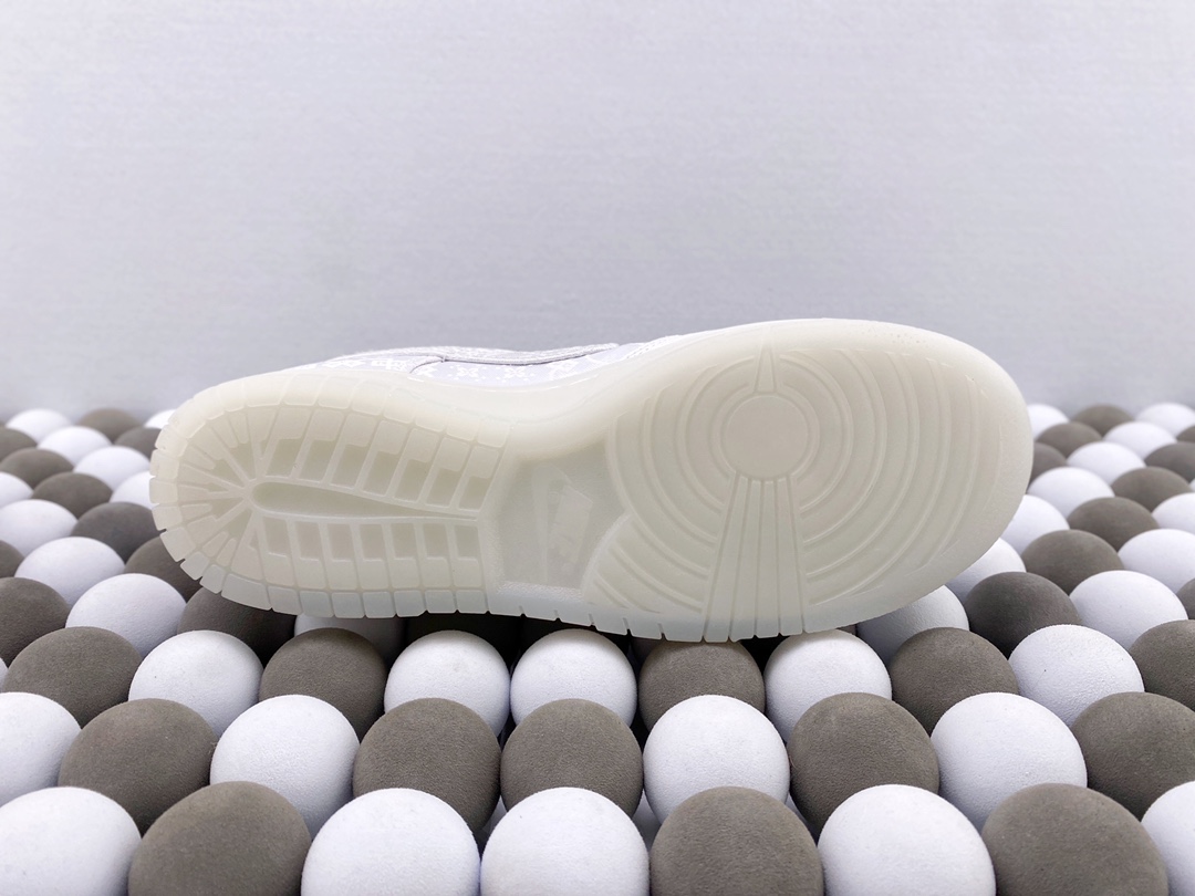 High-Quality Version Fragment Design × CLOT × Nike Dunk Low “White Silk” - 图片 3