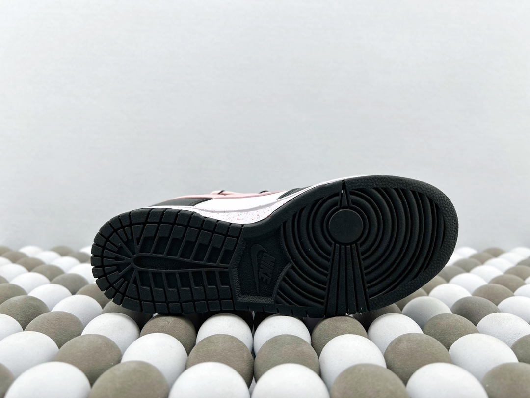 High-Quality Version Nike Dunk Low “Valentine’s Day” - 图片 9
