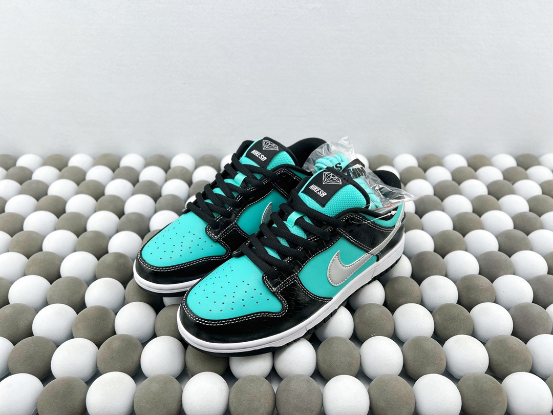 High-Quality Version Nike Dunk Low DJ6188-002 Custom “Valentine’s Day” Triple Swoosh Low-Top Sneakers - 图片 5