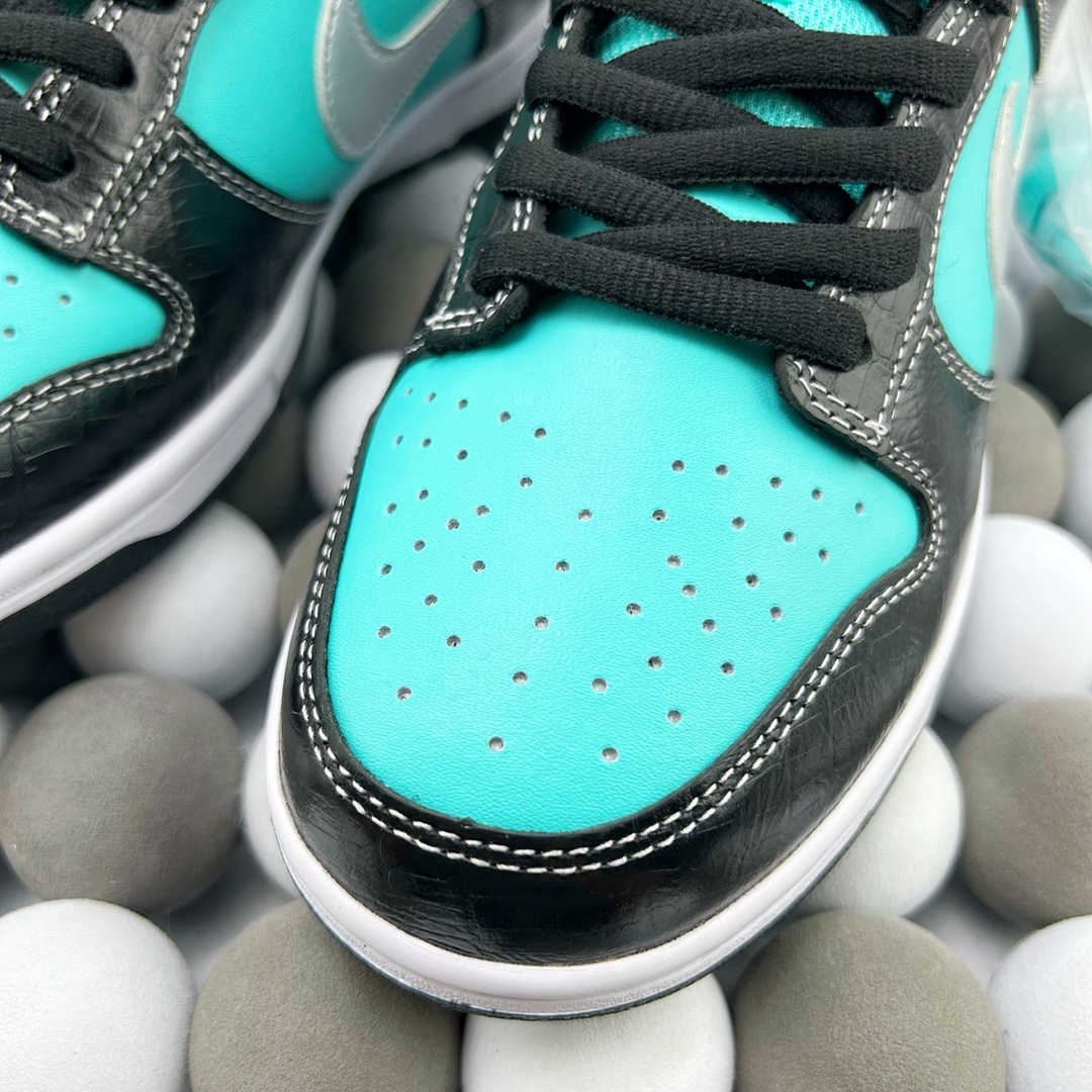 High-Quality Version Nike Dunk Low DJ6188-002 Custom “Valentine’s Day” Triple Swoosh Low-Top Sneakers - 图片 3