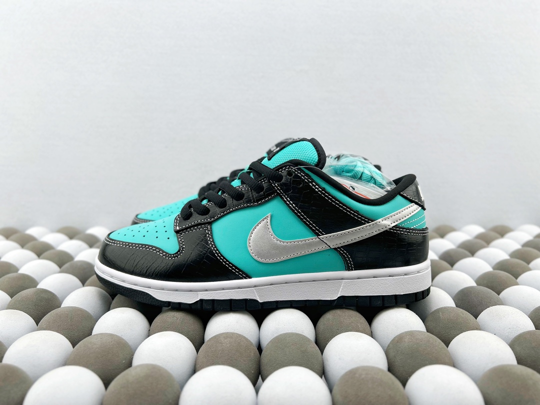High-Quality Version Nike Dunk Low DJ6188-002 Custom “Valentine’s Day” Triple Swoosh Low-Top Sneakers - 图片 2